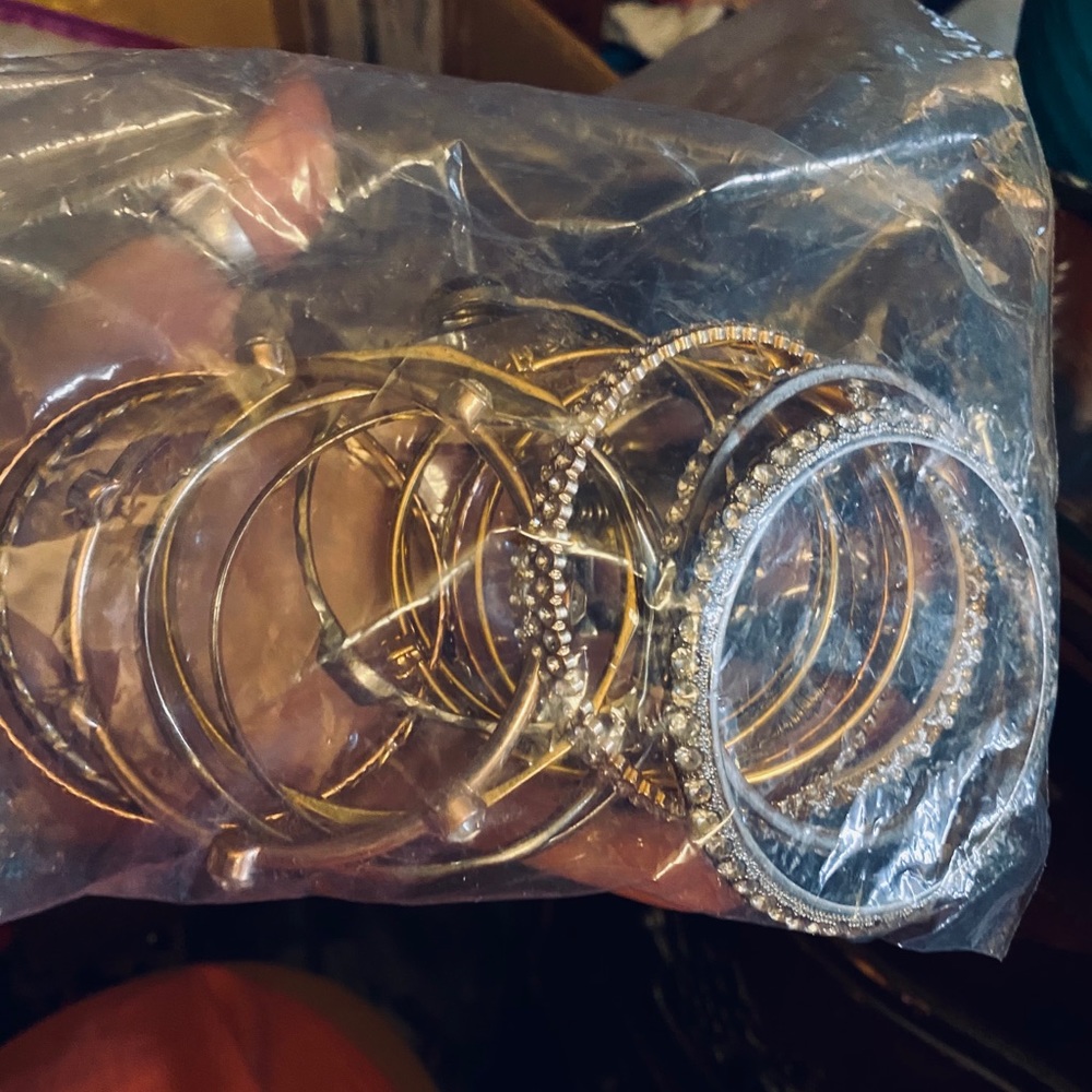 Mix of gold and silver bangle